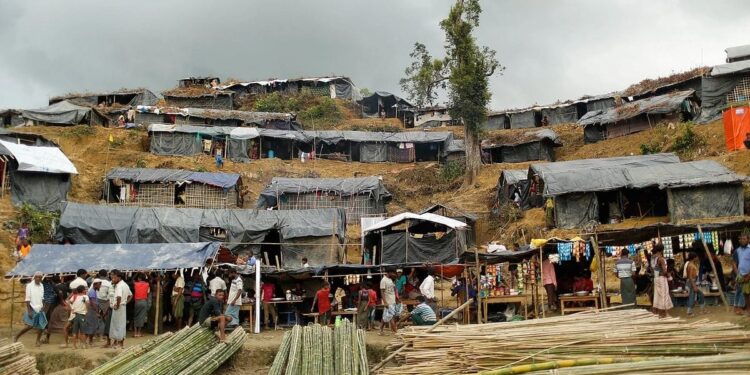 রোহিঙ্গা ক্যাম্পে গোলাগুলিতে ৩ জন আহত