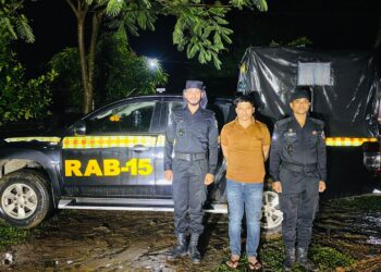 টেকনাফে বসতবাড়িতে মিলল মদ ও বিয়ার