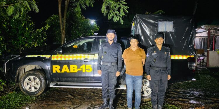 টেকনাফে বসতবাড়িতে মিলল মদ ও বিয়ার 1 টেকনাফে বসতবাড়িতে মিলল মদ ও বিয়ার