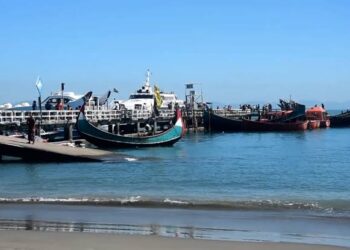 টেকনাফ-সেন্টমার্টিন জাহাজ চলাচল শুরু, পর্যটকরা ফিরছেন