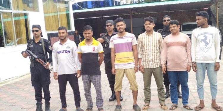 কক্সবাজারে অস্ত্রসহ গ্রেফতার ৬