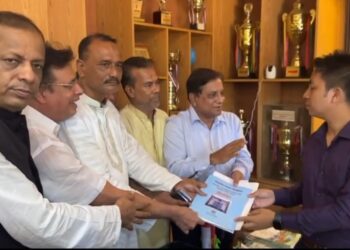 কক্সবাজার ১ আসনে আওয়ামী লীগ দলীয়  প্রার্থী সালাহউদ্দিন সিআইপির মনোনয়ন সংগ্রহ