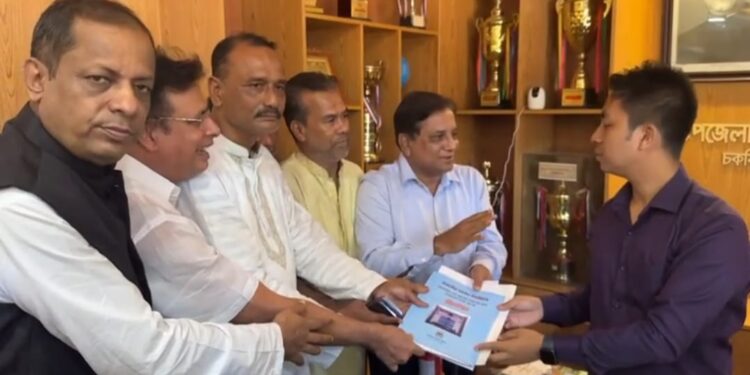 কক্সবাজার ১ আসনে আওয়ামী লীগ দলীয়  প্রার্থী সালাহউদ্দিন সিআইপির মনোনয়ন সংগ্রহ