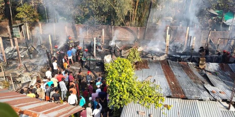চকরিয়ায় ৬টি বসতঘর পুড়ে ছাই, ২০ লাখ টাকার ক্ষয়ক্ষতি