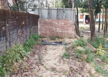 চকরিয়ায় স্বপ্নপুরী এলাকায় ৩৪ বছরের  চলাচল সড়ক বন্ধ করে দেয়ার অভিযোগ