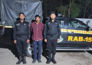 চকরিয়ায় চাঞ্চল্যকর হত্যা মামলার পলাতক  আসামি ১০ বছর পর র‌্যাবের হাতে গ্রেফতার