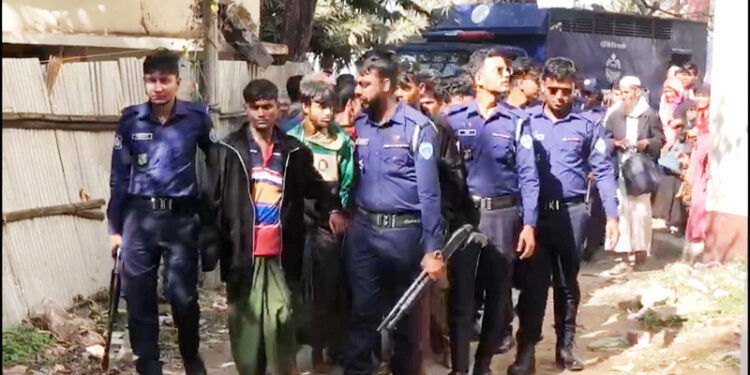 মিয়ানমারের ২৩ রোহিঙ্গা নাগরিককে আদালতে প্রেরণ, ১০ দিনের রিমান্ড আবেদন 1 মিয়ানমারের ২৩ রোহিঙ্গা নাগরিককে আদালতে প্রেরণ, ১০ দিনের রিমান্ড আবেদন