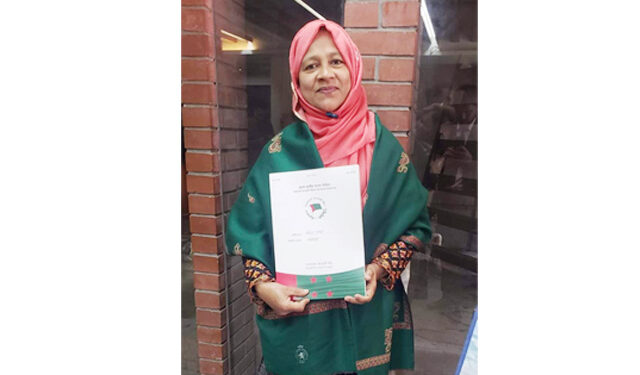 সংরক্ষিত মহিলা আসনে: আওয়ামী লীগের মনোনয়ন ফরম সংগ্রহ করে  জমা দিলেন এমপি প্রার্থী সাফিয়া বেগম শম্পা