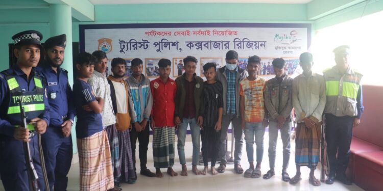 কক্সবাজারে পর্যটকদের হয়রানির অভিযোগে ৩৩ জন আটক 1 কক্সবাজারে পর্যটকদের হয়রানির অভিযোগে ৩৩ জন আটক
