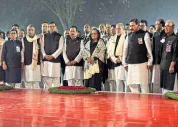 ভাষাশহীদদের প্রতি রাষ্ট্রপতি ও প্রধানমন্ত্রীর শ্রদ্ধা
