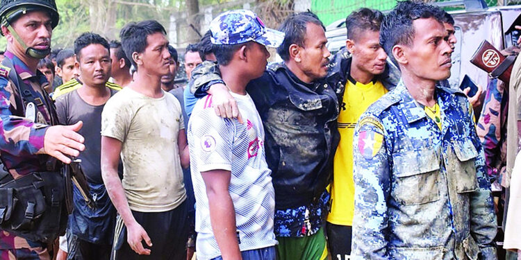 পালিয়ে আসা মিয়ানমার সীমান্তরক্ষীদের ১০০ সদস্যকে টেকনাফে স্থানান্তর