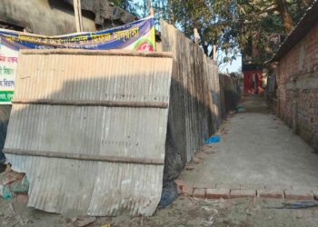 চকরিয়া পানি নিষ্কাসনের নালা দখলে নিয়ে বাড়ি যেতে রাস্তা তৈরির অভিযোগ,বর্ষাকালে দুর্ভোগের আশঙ্কা এলাকাবাসীর