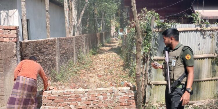 চকরিয়া স্বপ্নপুরী ক্লাবের পাশে চলাচলের রাস্তা অবশেষে দখলমুক্ত 1 চকরিয়া স্বপ্নপুরী ক্লাবের পাশে চলাচলের রাস্তা অবশেষে দখলমুক্ত
