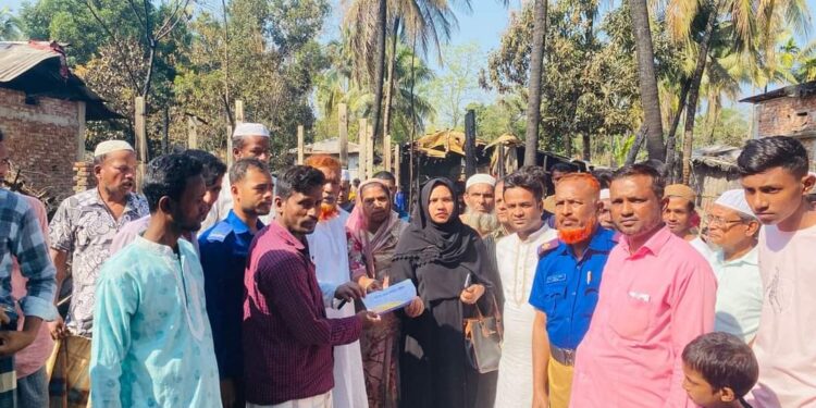 চকরিয়ায় বৈদ্যুতিক শর্টসাকির্টের আগুনে মুহূর্তে  পুড়ে ছাই ৫ বসতঘর, ৪০ লাখ টাকার ক্ষতিসাধন