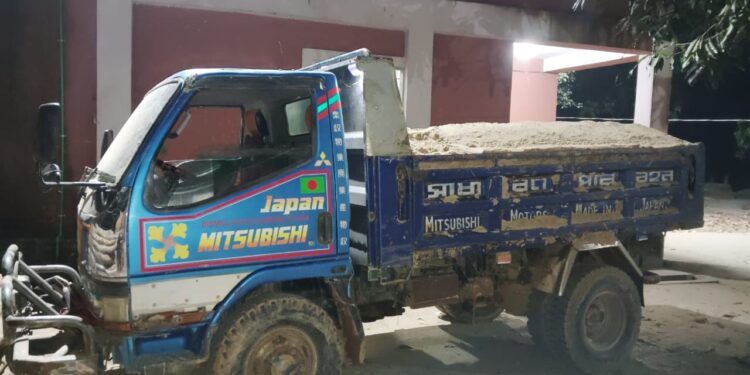পেকুয়ায় বনবিভাগের অভিযানে বালু ভর্তি ডাম্প ট্রাক জব্দ 1 পেকুয়ায় বনবিভাগের অভিযানে বালু ভর্তি ডাম্প ট্রাক জব্দ