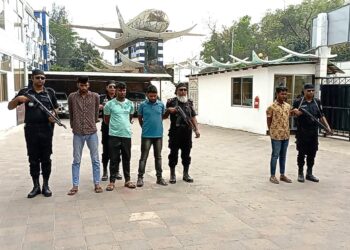 অস্ত্রের বিনিময়ে মাদকের লেনদেন,  আটক ৪