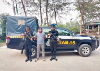 টেকনাফে অস্ত্র কারবারি গ্রেপ্তার