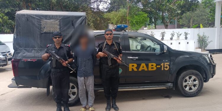 রামু গহীন পাহাড়ে আগ্নেয়াস্ত্র ও গোলাবারুদসহ অস্ত্র ব্যবসায়ী গ্রেফতার