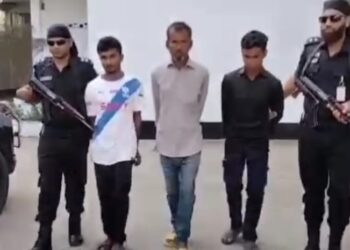 মহেশখালী থেকে অস্ত্র ও  অস্ত্র তৈরীর সরঞ্জাম সহ ৩ জনকে আটক করেছে র‌্যাব-১৫