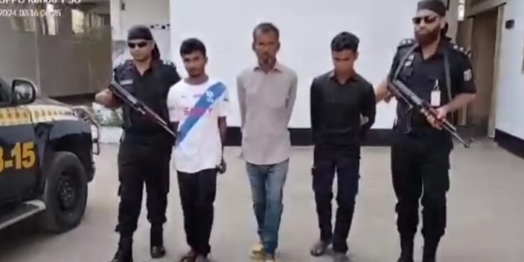 মহেশখালী থেকে অস্ত্র ও  অস্ত্র তৈরীর সরঞ্জাম সহ ৩ জনকে আটক করেছে র‌্যাব-১৫