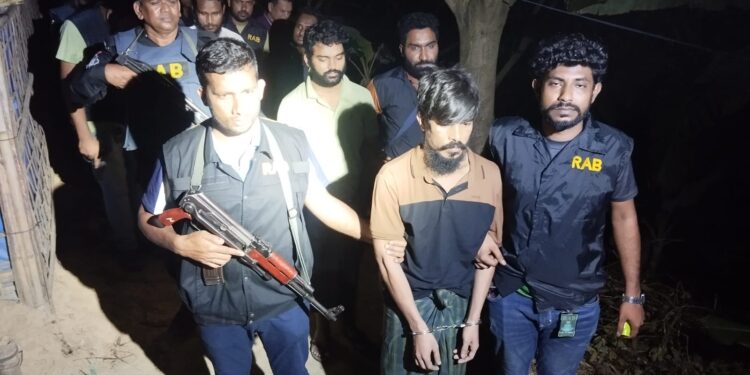 উখিয়ায় আরসার প্রধান কমান্ডারসহ গ্রেফতার ৪