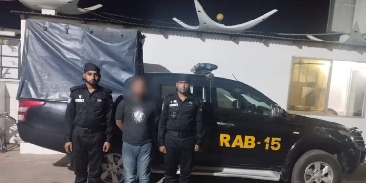 পেশাদার মাদক কারবারি গ্রেফতার