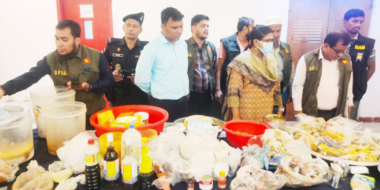 পর্যটন জোনে পৃথক অভিযানে ৩ প্রতিষ্ঠানকে সাড়ে ৬ লাখ টাকা জরিমানা 1 পর্যটন জোনে পৃথক অভিযানে ৩ প্রতিষ্ঠানকে সাড়ে ৬ লাখ টাকা জরিমানা