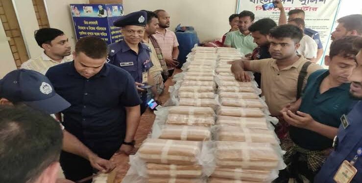 জেলে সেজে সারা রাত অভিযান:চকরিয়ায় ৩৮ কোটি টাকা মূল্যের ১২ লাখ ৫০ হাজার পিস ইয়াবা উদ্ধার