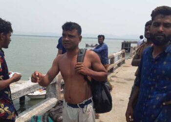 নদীতে ১৯ যাত্রী নিয়ে ডুবে গেল  স্পিডবোট