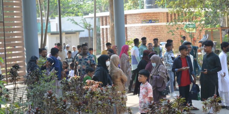 রোজার ঈদ ও বাংলা নববর্ষের ছুটিতে ডুলাহাজারা বঙ্গবন্ধু শেখ মুজিব সাফারি পার্ক ভ্রমণে এসেছেন ২৮ হাজার দর্শনার্থী