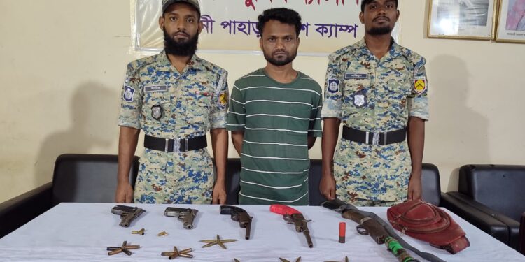 ক্যাম্পে বিপুল পরিমাণ অস্ত্র-গুলিসহ আরসা সন্ত্রাসী গ্রেপ্তার