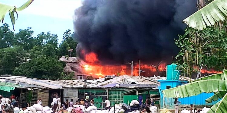 রোহিঙ্গা ক্যাম্পে আগুনে পুড়ল ৩ শতাধিক স্থাপনা 1 রোহিঙ্গা ক্যাম্পে আগুনে পুড়ল ৩ শতাধিক স্থাপনা