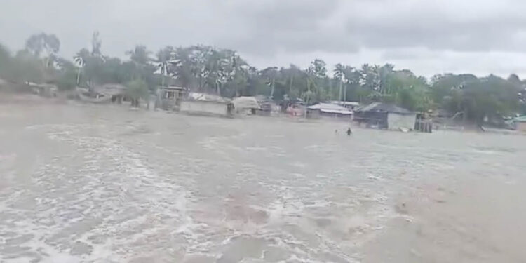 ঘূর্ণিঝড় রেমালের প্রভাবে নিম্নাঞ্চল প্লাবিত, প্রশাসন সতর্কাবস্থানে 1 ঘূর্ণিঝড় রেমালের প্রভাবে নিম্নাঞ্চল প্লাবিত, প্রশাসন সতর্কাবস্থানে