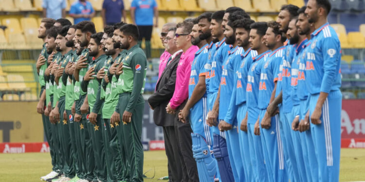 টি-টোয়েন্টি বিশ্বকাপ:  হঠাৎ দাম বেড়ে গেছে পাকিস্তান-ভারত ম্যাচের টিকিটের