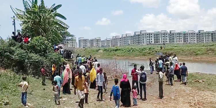 খুরুশকূলে চিংড়ি ঘেরে মিলল দুই জেলের মরদেহ