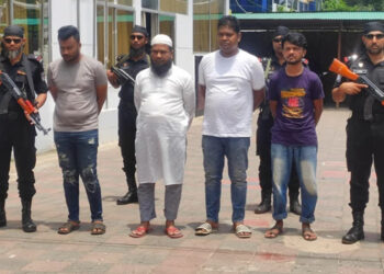 মেরিনড্রাইভ সড়কে সাত লাখ ইয়াবাসহ গ্রেফতার ৪