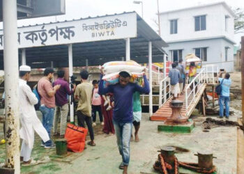 সেন্ট মার্টিনের পথে রওনা দিল খাদ্য ও নিত্যপণ্য নিয়ে ‘এমভি বারো আউলিয়া’