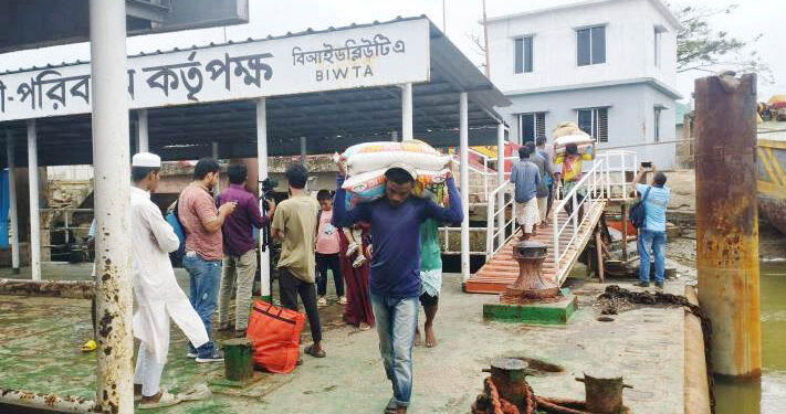 সেন্ট মার্টিনের পথে রওনা দিল খাদ্য ও নিত্যপণ্য নিয়ে ‘এমভি বারো আউলিয়া’ 1 সেন্ট মার্টিনের পথে রওনা দিল খাদ্য ও নিত্যপণ্য নিয়ে ‘এমভি বারো আউলিয়া’