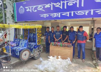 মহেশখালীতে ১০৫ লিটার চোলাই মদ সহ যুবক আটক