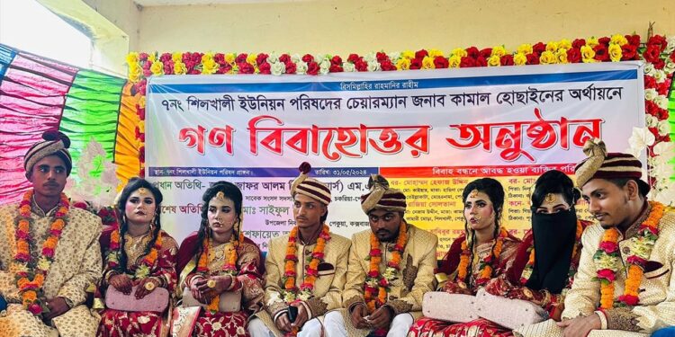 নিজ উদ্যোগে অসহায় ৪ মেয়েদের বিয়ে দিলেন ইউপি চেয়ারম্যান