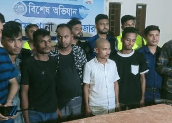 চকরিয়ায় ছিনতাইকারী চক্রের ৫ সদস্য আটক, অস্ত্র উদ্ধার