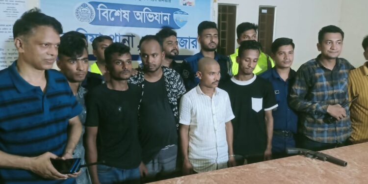 চকরিয়ায় ছিনতাইকারী চক্রের ৫ সদস্য আটক, অস্ত্র উদ্ধার 1 চকরিয়ায় ছিনতাইকারী চক্রের ৫ সদস্য আটক, অস্ত্র উদ্ধার