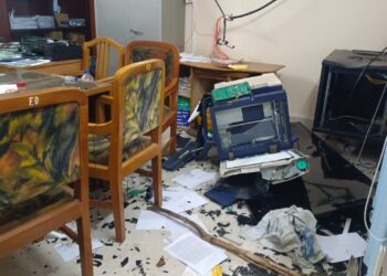 ডুলাহাজারা সাফারি পার্কে হামলা, ভাংচুর,  অগ্নিসংযোগ : পালিয়ে রক্ষা পেলেন ৫৬ কর্মকর্তা-কর্মচারী