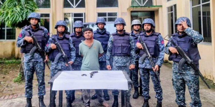 মহেশখালীতে দেশীয় তৈরি অস্ত্র-গুলিসহ  যুবককে আটক