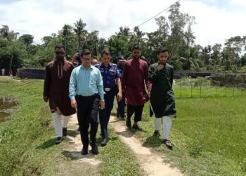 ছাত্র আন্দোলনে শহীদ তানভীর ছিদ্দিকীর পরিবারকে দেখতে গেলেন কক্সবাজার  জেলা প্রশাসন