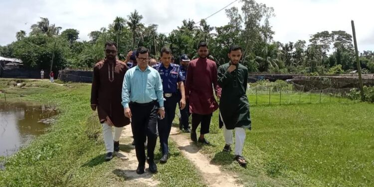 ছাত্র আন্দোলনে শহীদ তানভীর ছিদ্দিকীর পরিবারকে দেখতে গেলেন কক্সবাজার জেলা প্রশাসন 1 ছাত্র আন্দোলনে শহীদ তানভীর ছিদ্দিকীর পরিবারকে দেখতে গেলেন কক্সবাজার জেলা প্রশাসন