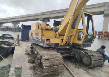 মহেশখালীতে প্যারাবন কাটার দায়ে মামলা, স্কেভেটর জব্দ