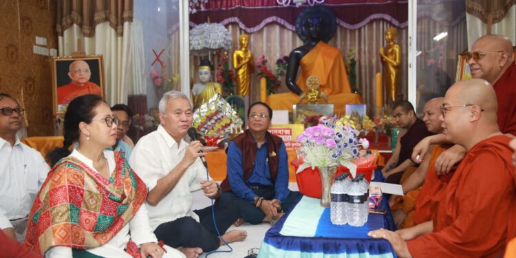 বাসাবো ধর্মরাজিক বৌদ্ধবিহার পরিদর্শনে পার্বত্য চট্টগ্রাম উপদেষ্টা সুপ্রদীপ চাকমা 1 বাসাবো ধর্মরাজিক বৌদ্ধবিহার পরিদর্শনে পার্বত্য চট্টগ্রাম উপদেষ্টা সুপ্রদীপ চাকমা