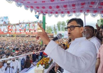 চকরিয়ার বিশাল জনসমুদ্রে সংবর্ধিত সালাহউদ্দিন আহমদ