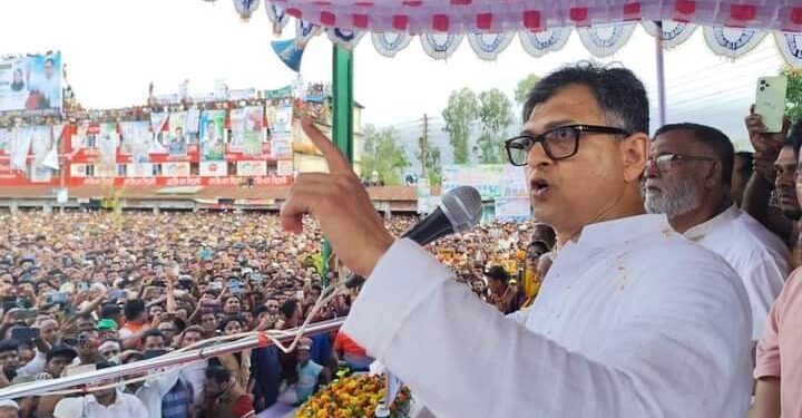 চকরিয়ার বিশাল জনসমুদ্রে সংবর্ধিত সালাহউদ্দিন আহমদ 1 চকরিয়ার বিশাল জনসমুদ্রে সংবর্ধিত সালাহউদ্দিন আহমদ